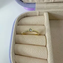 ANEL SOLITÁRIO ARO DETALHADO AO1368