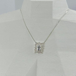 COLAR PLAQUINHA CRAVEJADA COM CRUCIFIXO CP2258