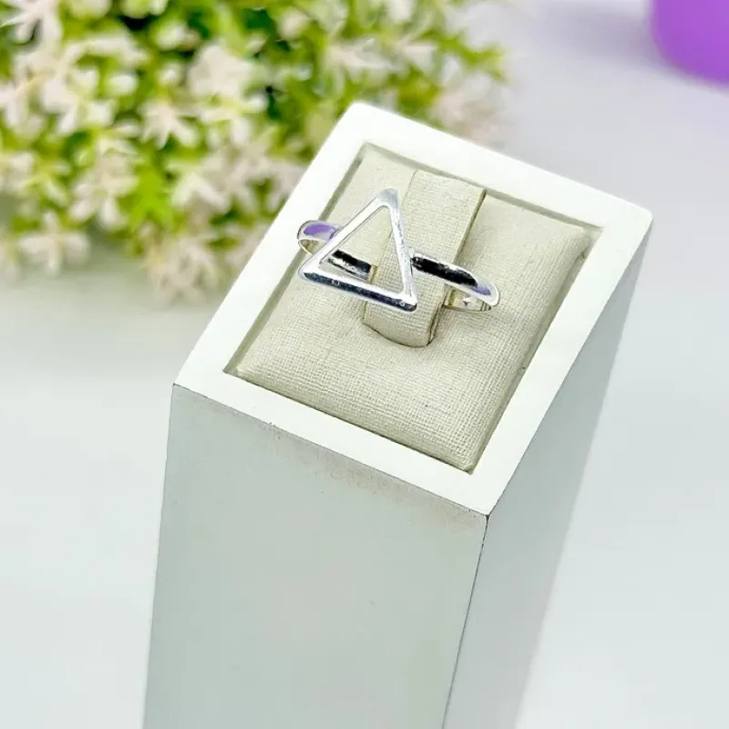 ANEL TRIÂNGULO VAZADO AP1755