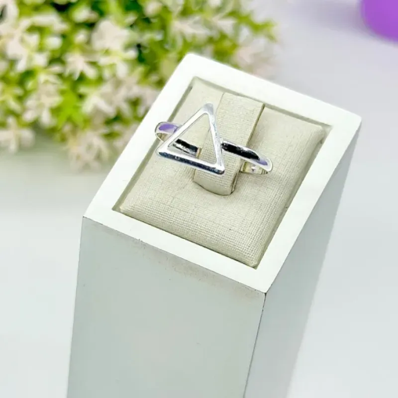 ANEL TRIÂNGULO VAZADO AP1755