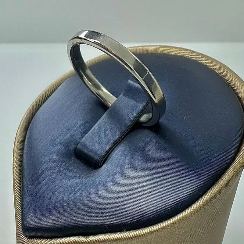 ALIANÇA QUADRADA FINA 3MM AS1483