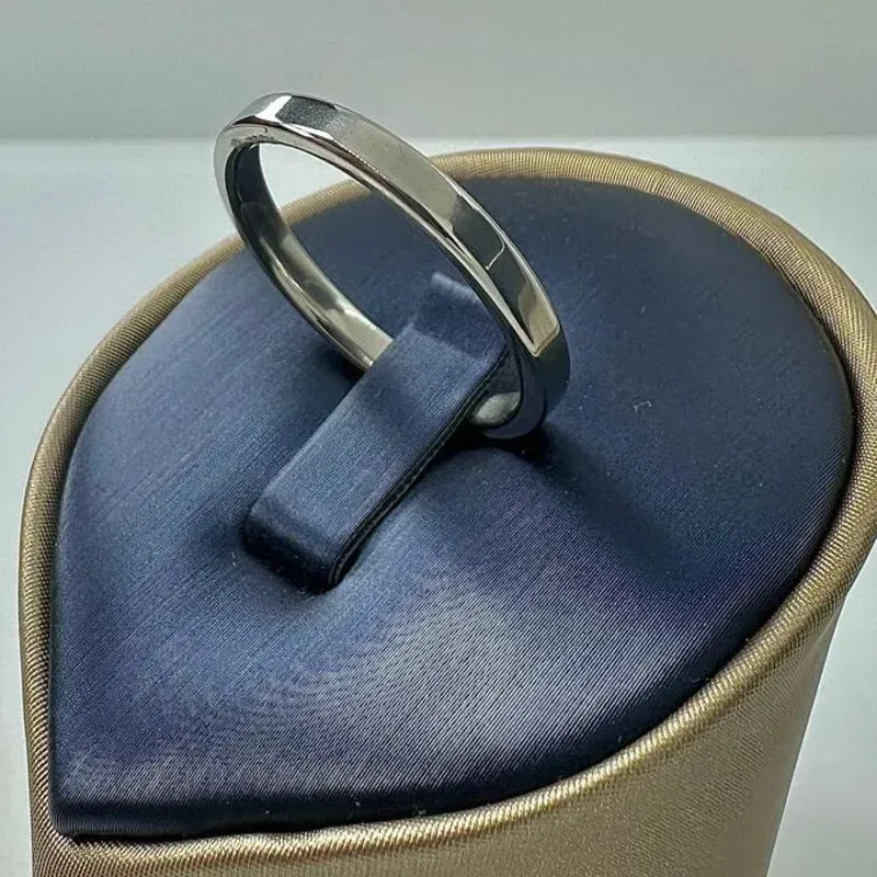 ALIANÇA QUADRADA FINA 3MM AS1483