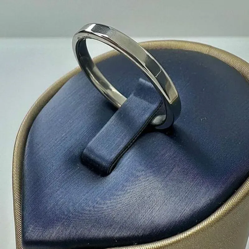 ALIANÇA QUADRADA FINA 3MM AS1483