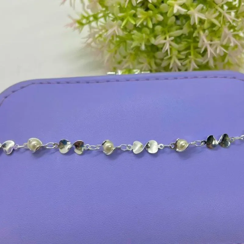 PULSEIRA PLAQUINHAS ONDULADAS E PÉROLAS PP1960