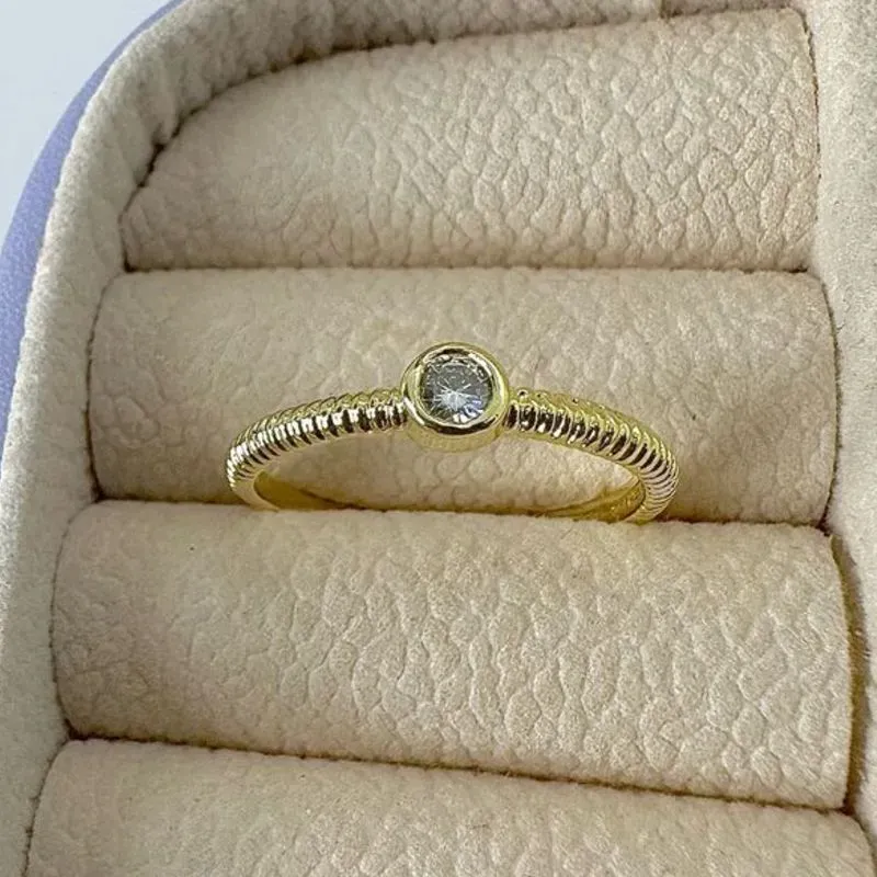 ANEL SOLITÁRIO ARO DETALHADO AO1368