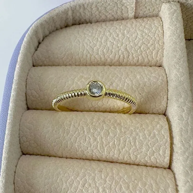 ANEL SOLITÁRIO ARO DETALHADO AO1368