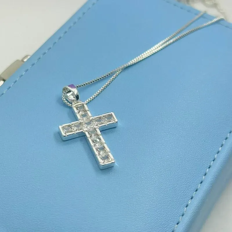 COLAR CRUCIFIXO PEDRAS ZIRCONIAS CP2257