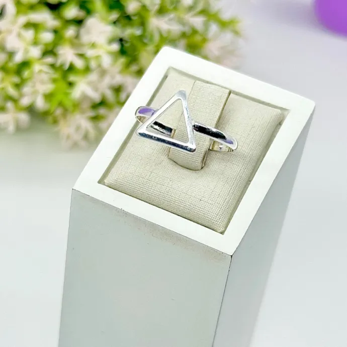 ANEL TRIÂNGULO VAZADO AP1755