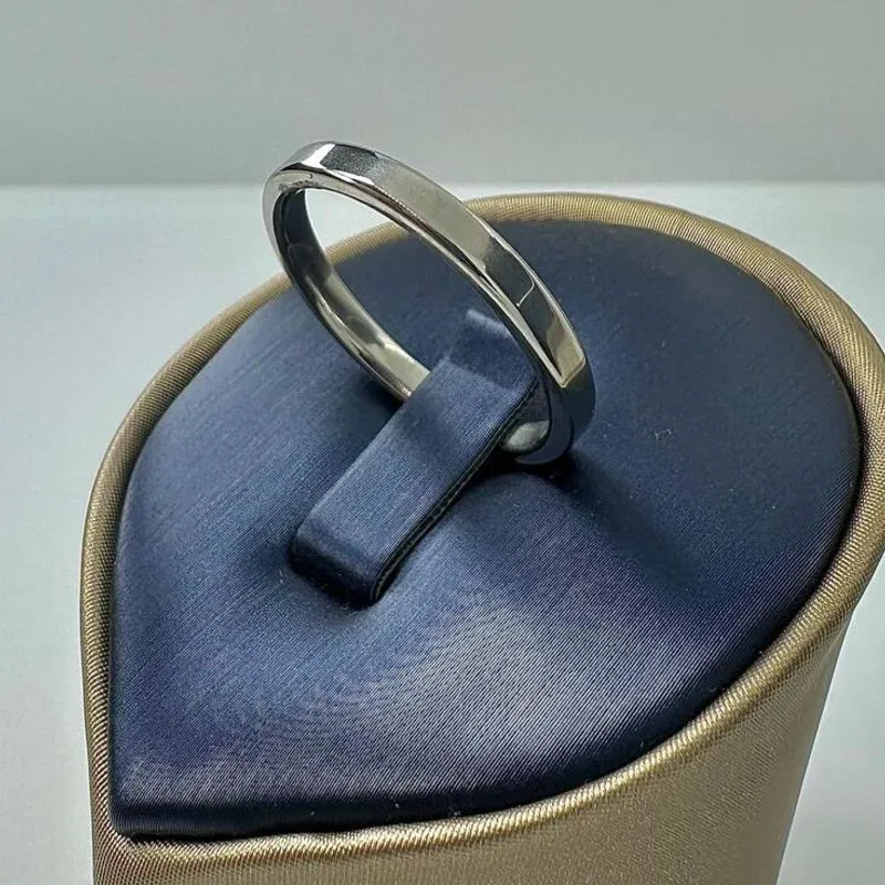 ALIANÇA QUADRADA FINA 3MM AS1483