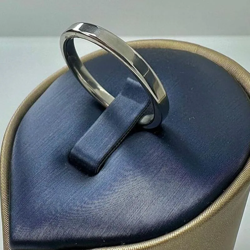 ALIANÇA QUADRADA FINA 3MM AS1483