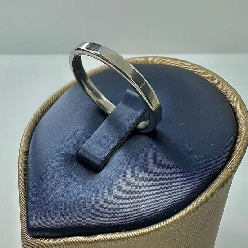 ALIANÇA QUADRADA FINA 3MM AS1483