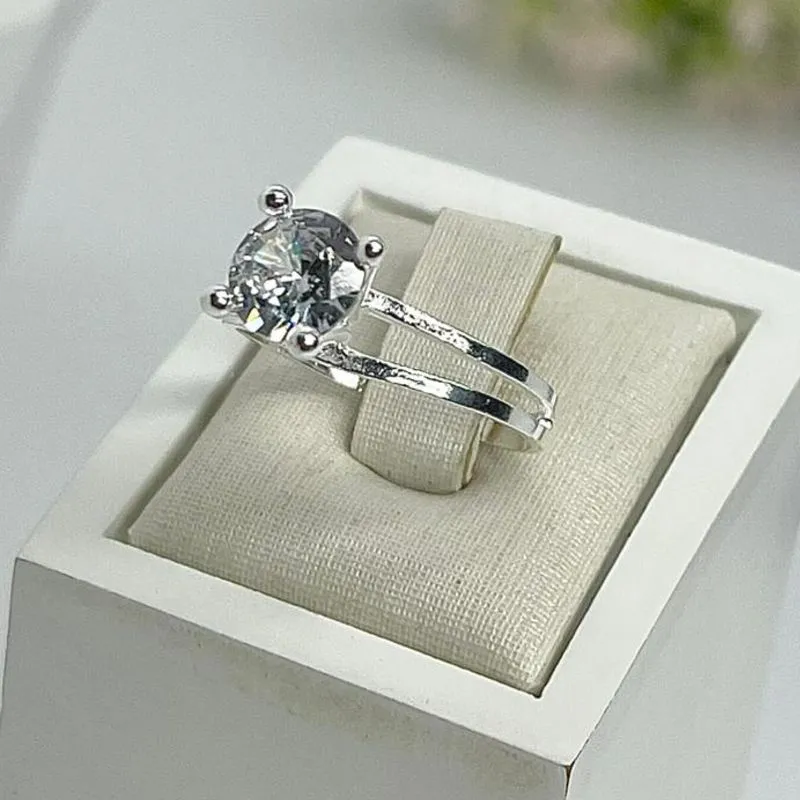 ANEL SOLITÁRIO GARRA ALTA PEDRA 8MM AP2015