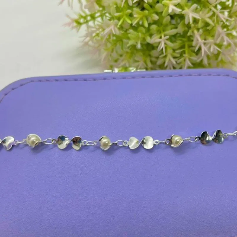 PULSEIRA PLAQUINHAS ONDULADAS E PÉROLAS PP1960