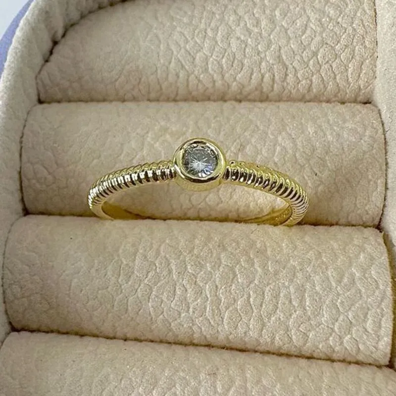 ANEL SOLITÁRIO ARO DETALHADO AO1368