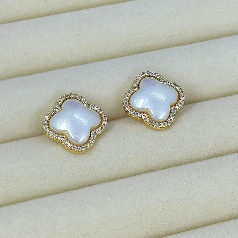 BRINCO TREVO PERÓLA CRAVEJADO BO2168