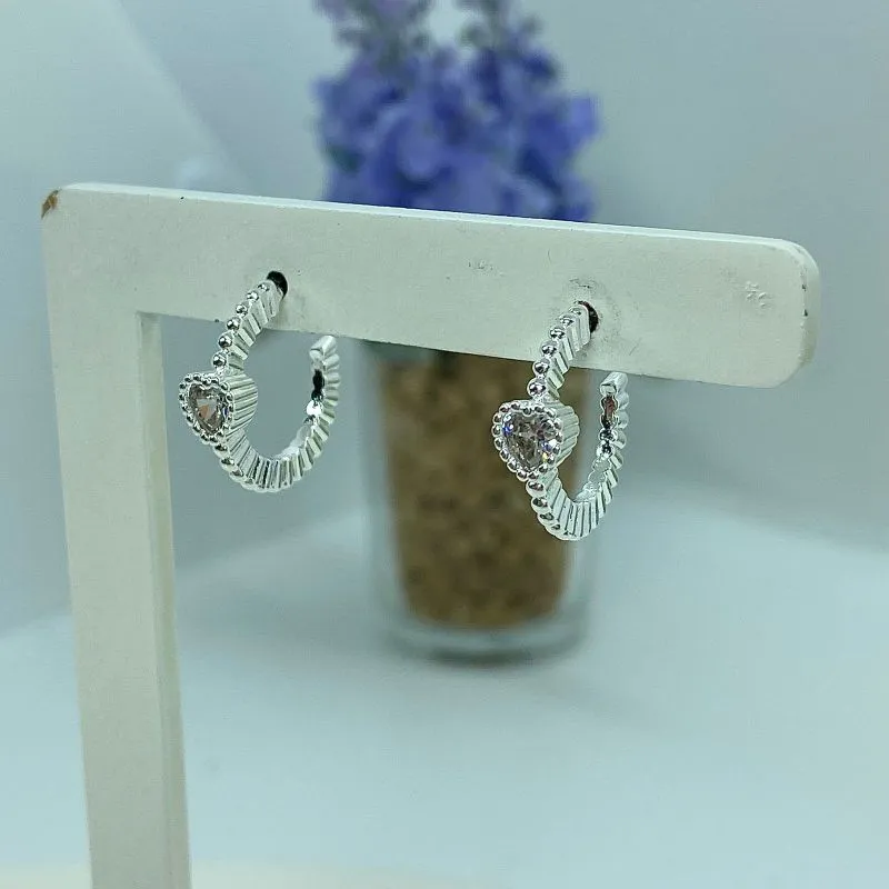 BRINCO ARGOLA FRISADA COM PONTO DE LUZ CORAÇÃO BP2515