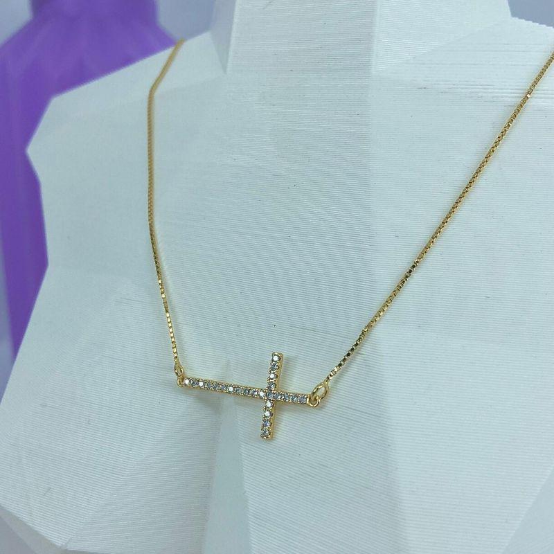 COLAR CRUCIFIXO DEITADO CRAVEJADO CO2585
